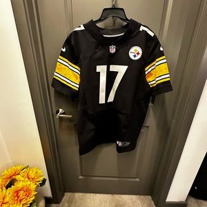 Autographed Mike Wallace Jersey. Great condition!